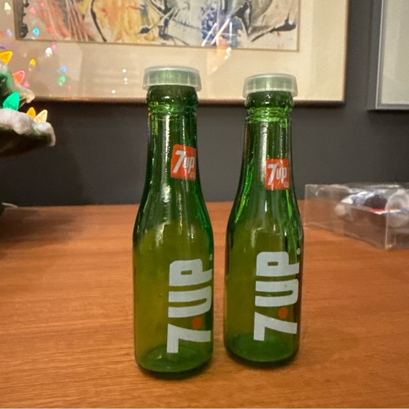 4” 7 UP Bottle Salt & Pepper Shakers Vintage Mcm Retro Collectibles - Picture 3 of 6